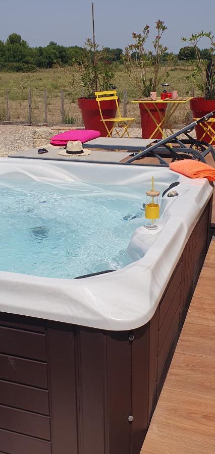 Les Bonbonnettes Bed & Breakfast Le Cailar Dış mekan fotoğraf